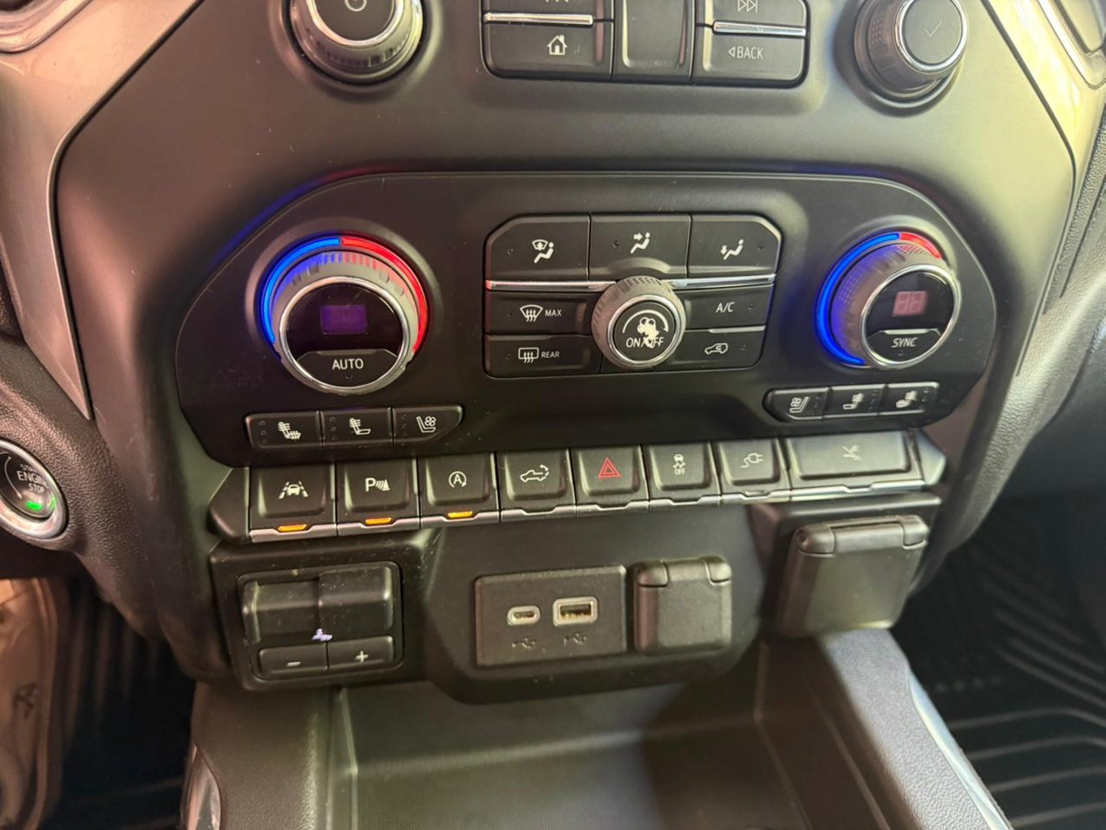 CHEVROLET SILVERADO 2022 - Imagen 10 de 15