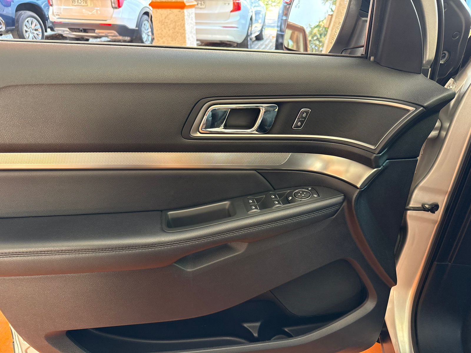 FORD EXPLORER 2018 - Imagen 11 de 15