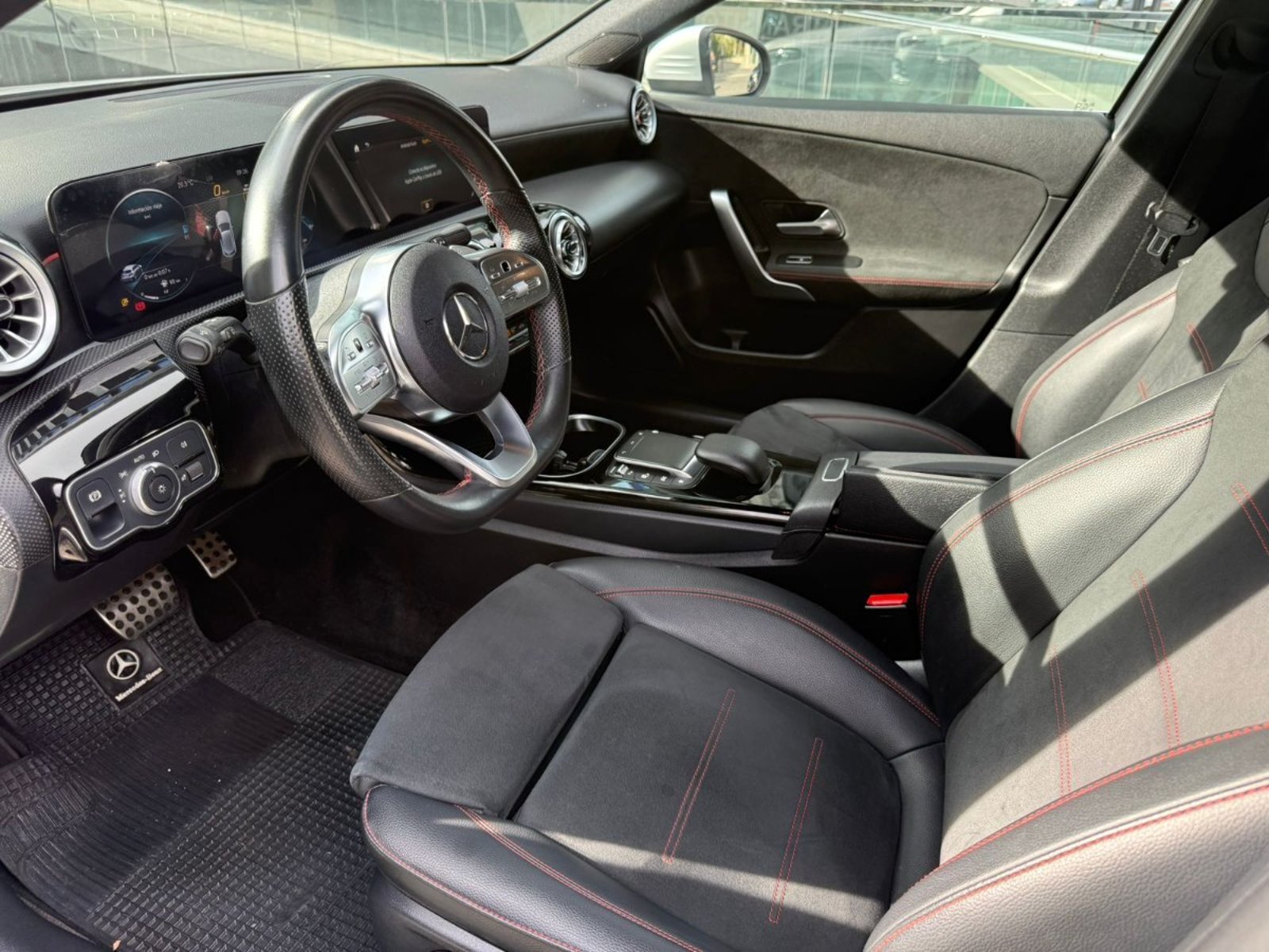 MERCEDES-BENZ A200 LOOK AMG 2023 - Imagen 7 de 10