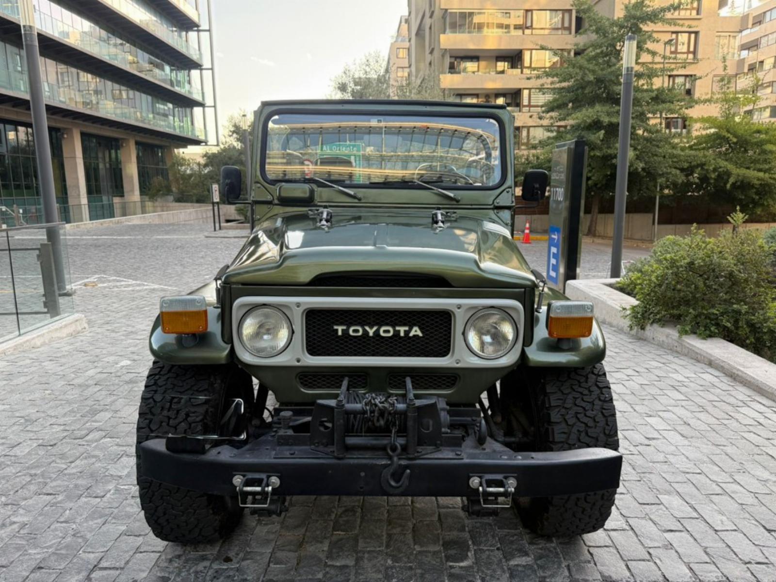 TOYOTA LAND CRUISER FJ40 4X4 AÑO 1981 - Imagen 3 de 10