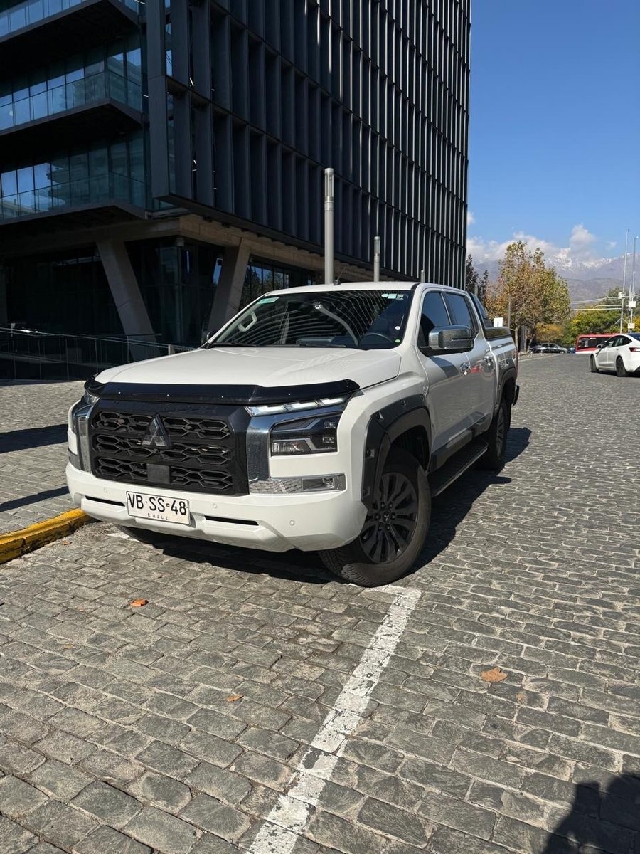 MITSUBISHI L200 DAKAR TOP DE LINEA 2025 - Imagen 7 de 8