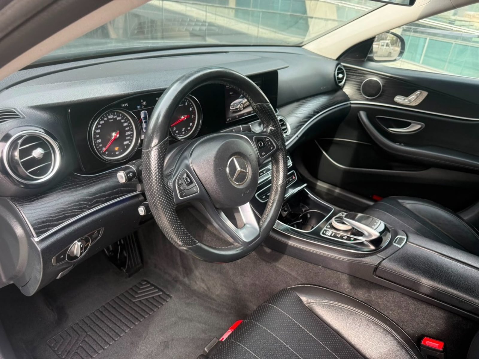 Mercedes-Benz 200 E 200 2017 - Imagen 9 de 10