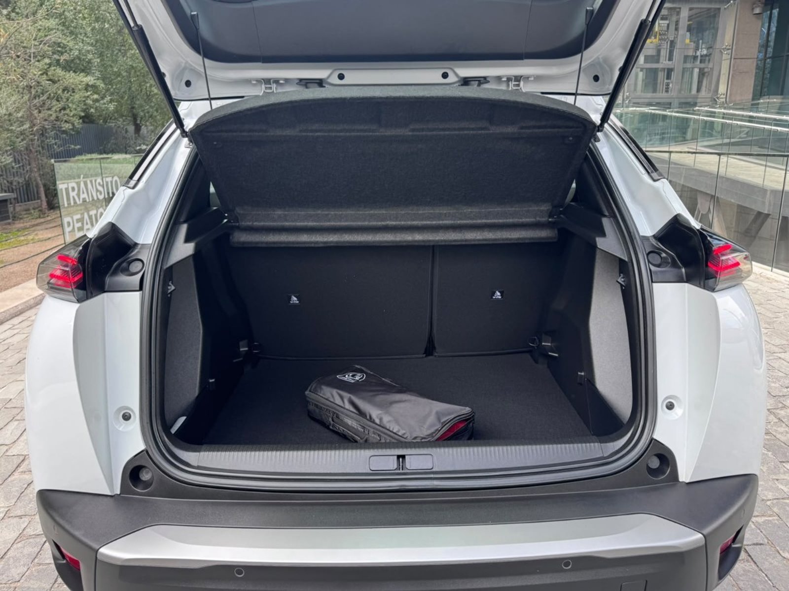 Peugeot 2008 ACTIVE 130 1.2 2025 - Imagen 8 de 9