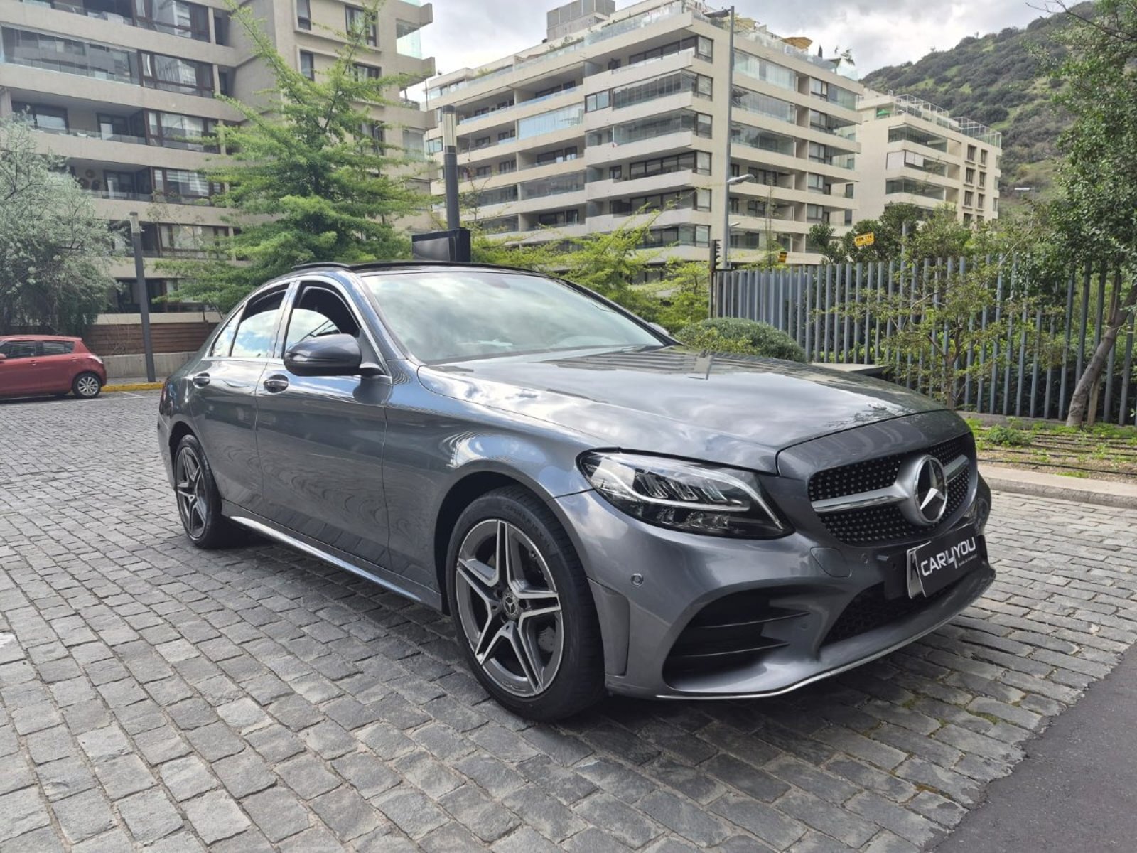 Mercedes-Benz C200 LOOK AMG 2019 - Foto 2 de 10