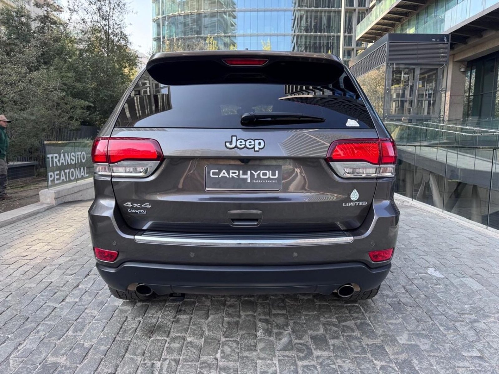 Jeep GRAND CHEROKEE LIMITED 2022 - Foto 5 de 10