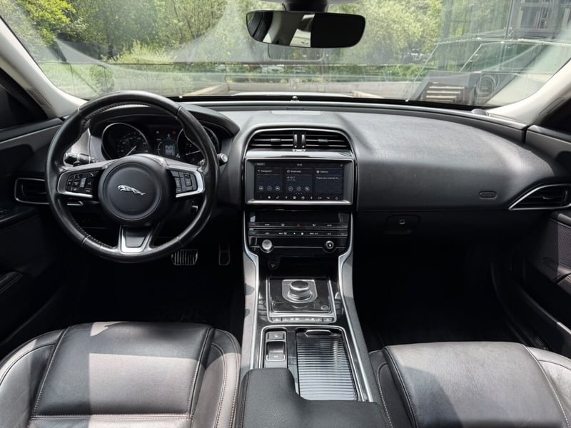 Jaguar XE PRESTIGE 2019 - Imagen 8 de 10