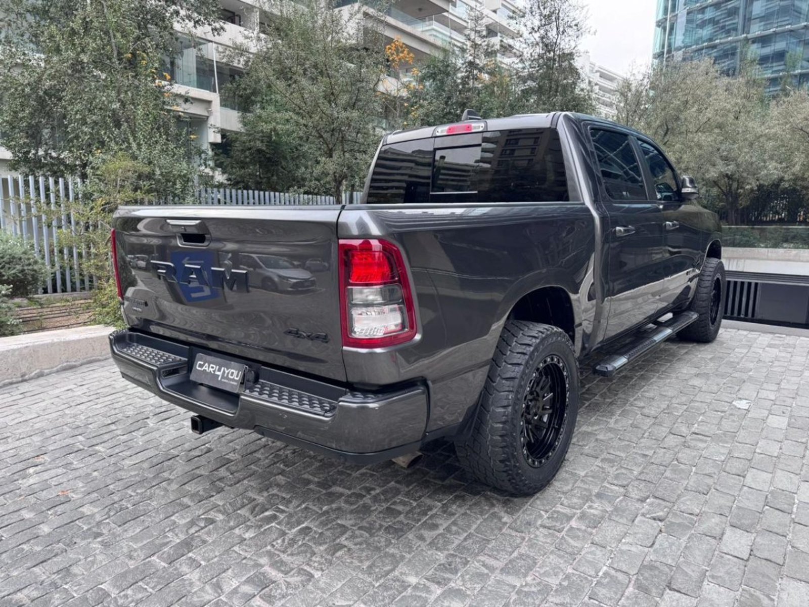 RAM 1500 BIG HORN CREW CAB 4X4 3.6 AUT 2021 - Foto 5 de 10