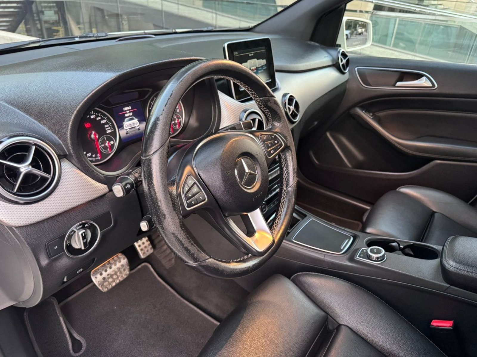 MERCEDES-BENZ B220 2.0 2018 - Imagen 9 de 10