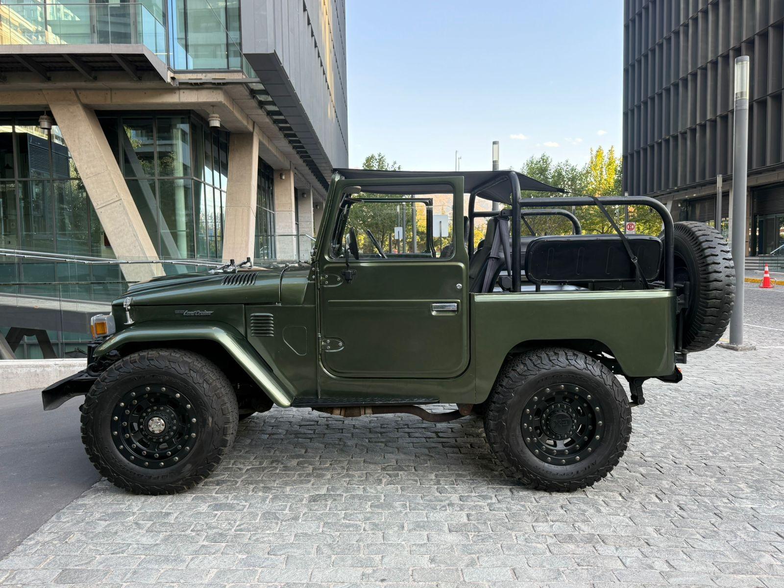 TOYOTA LAND CRUISER FJ40 4X4 AÑO 1981 - Imagen 9 de 10