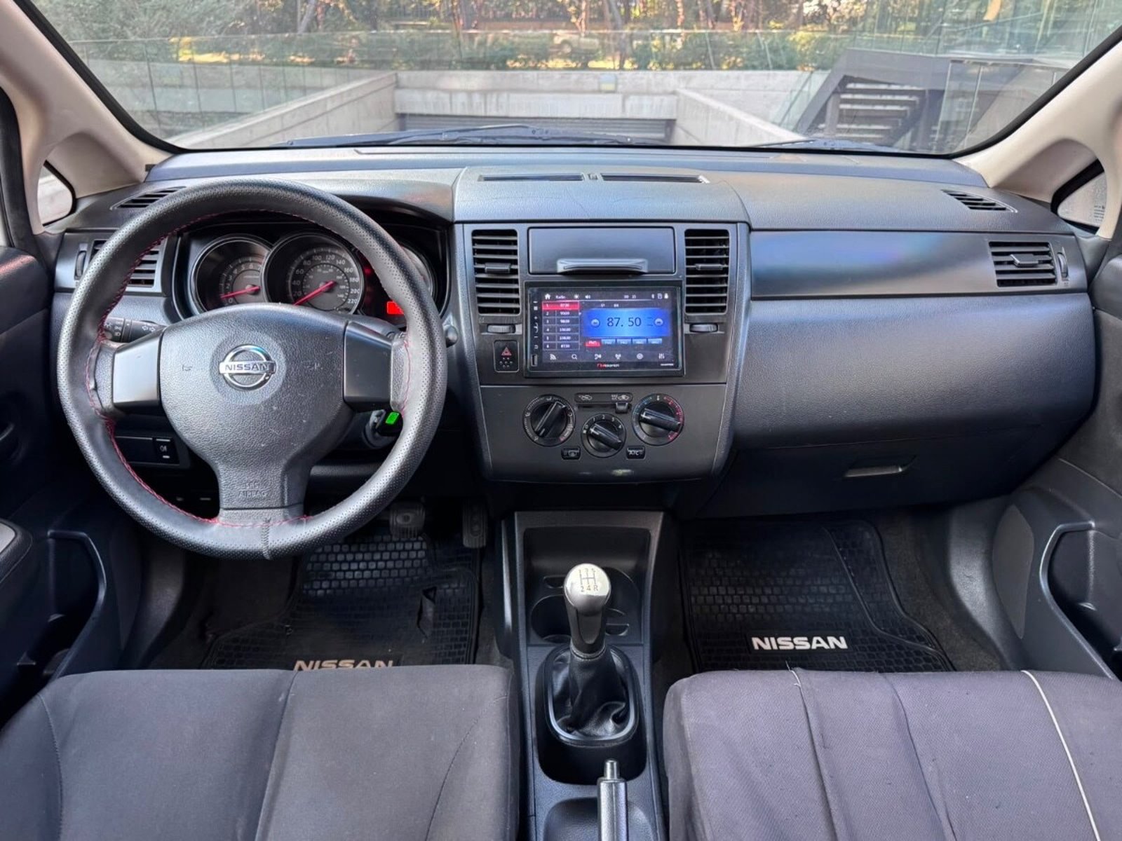 NISSAN TIIDA Sedan 2012 - Imagen 8 de 10