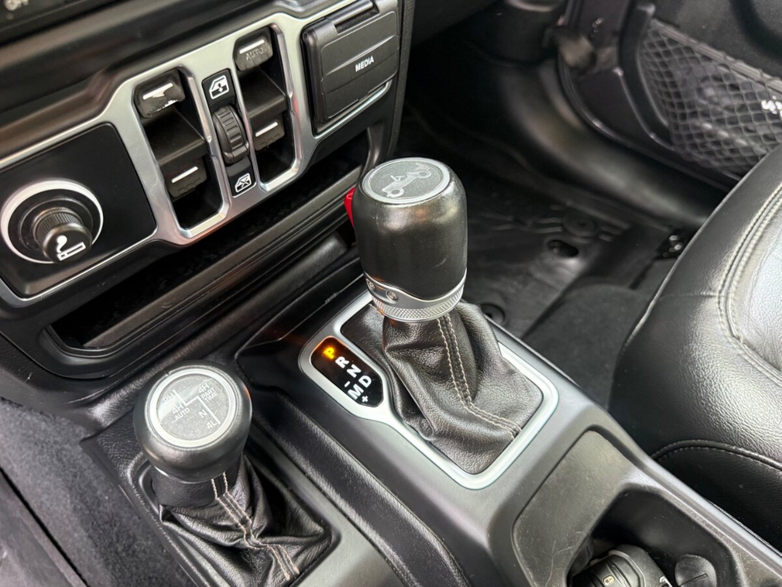 JEEP WRANGLER SAHARA 2019 - Imagen 9 de 10