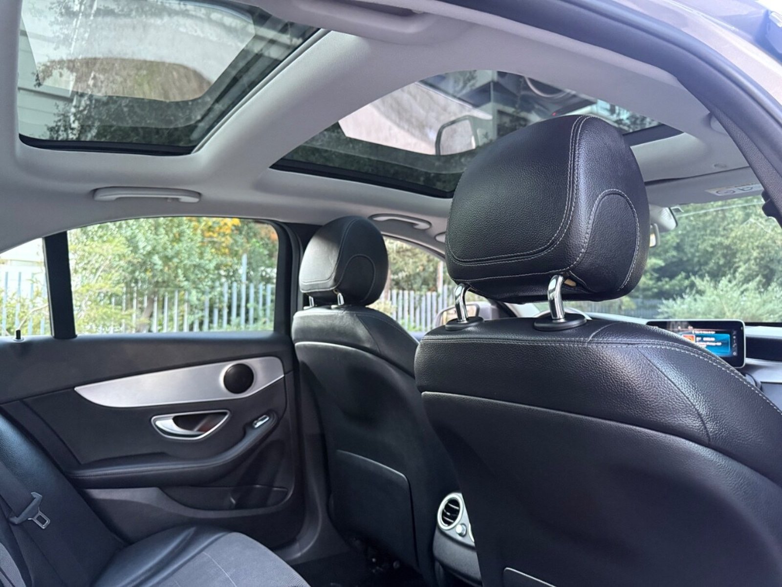 MERCEDES-BENZ C180 unico dueño 2019 - Imagen 7 de 10