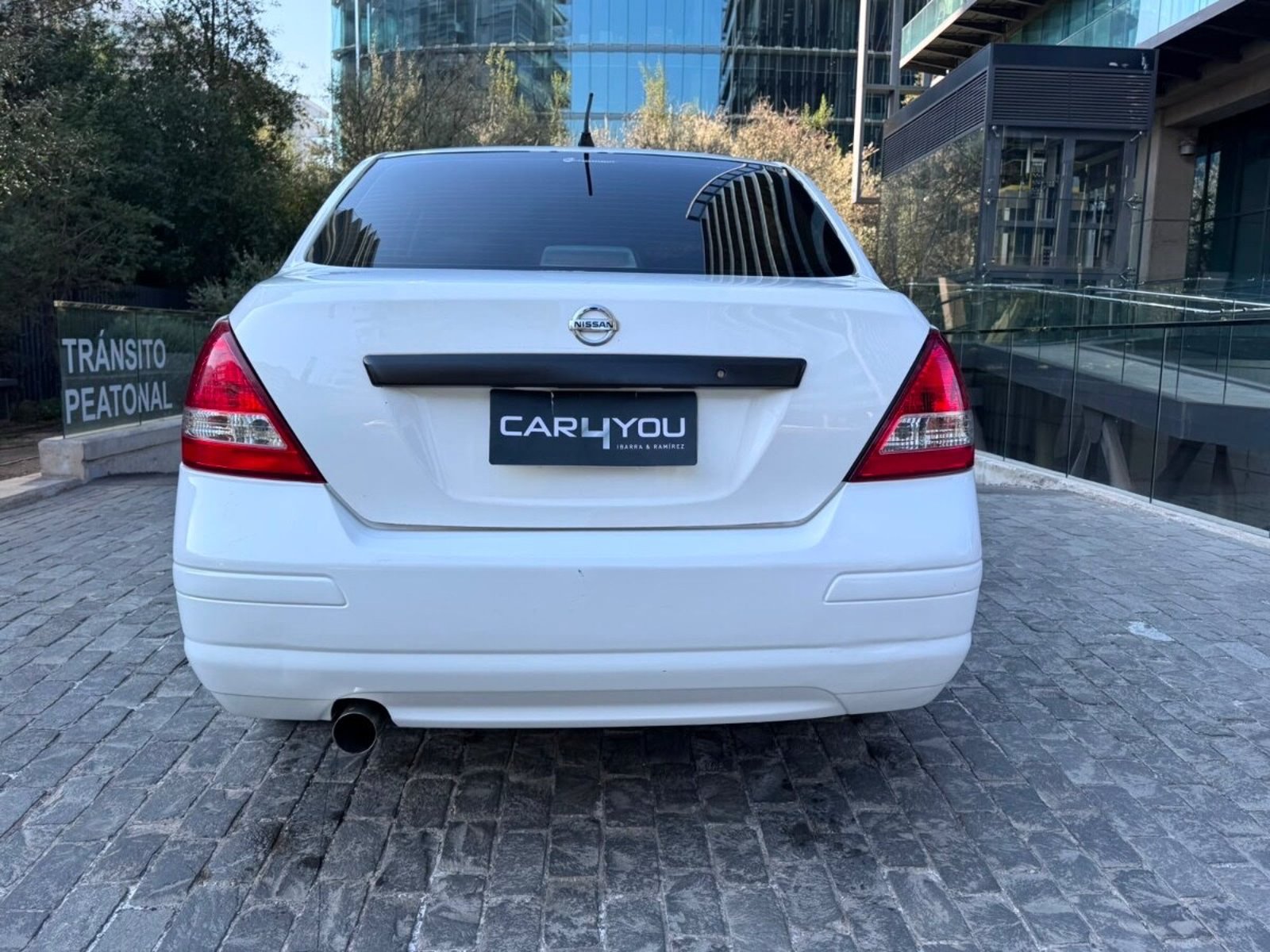 NISSAN TIIDA Sedan 2012 - Foto 5 de 10