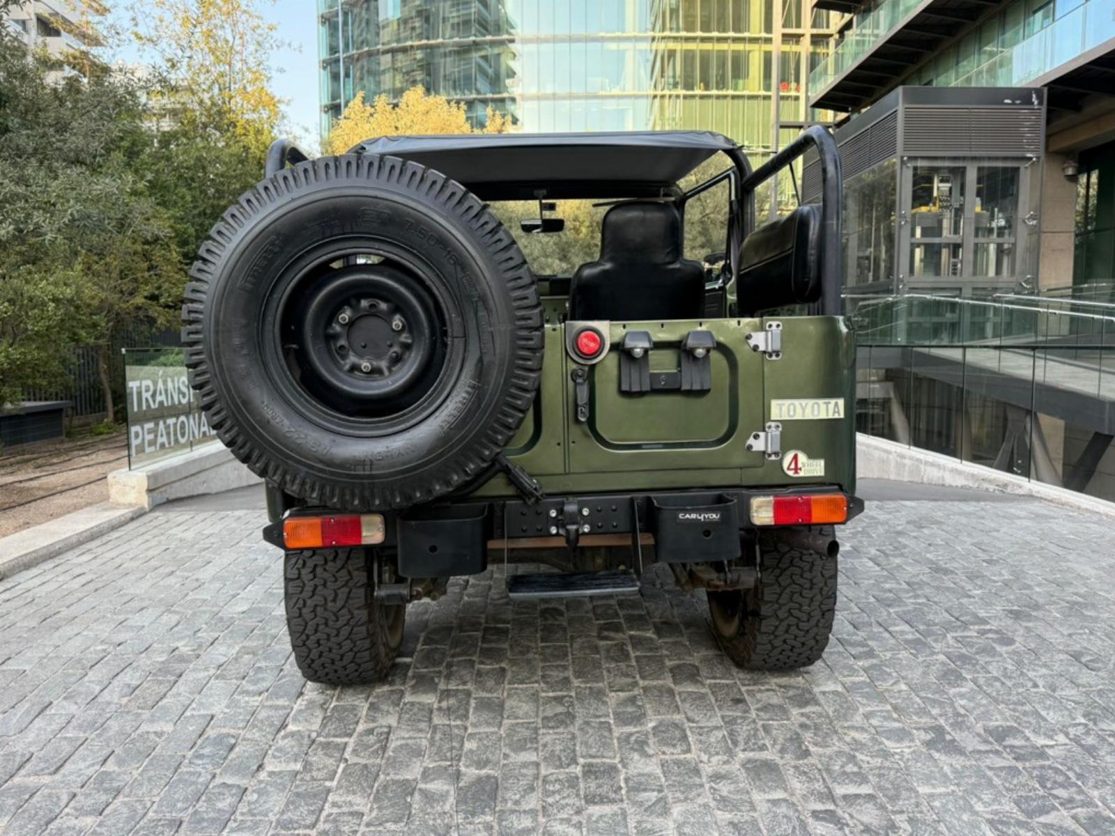 TOYOTA LAND CRUISER FJ40 4X4 AÑO 1981 - Imagen 5 de 10