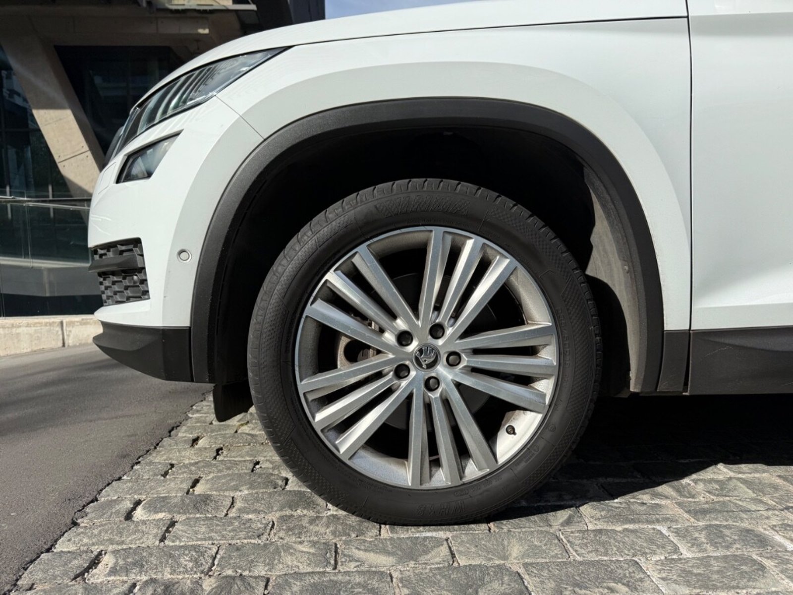 SKODA KODIAQ LIMITED 2019 - Imagen 4 de 10