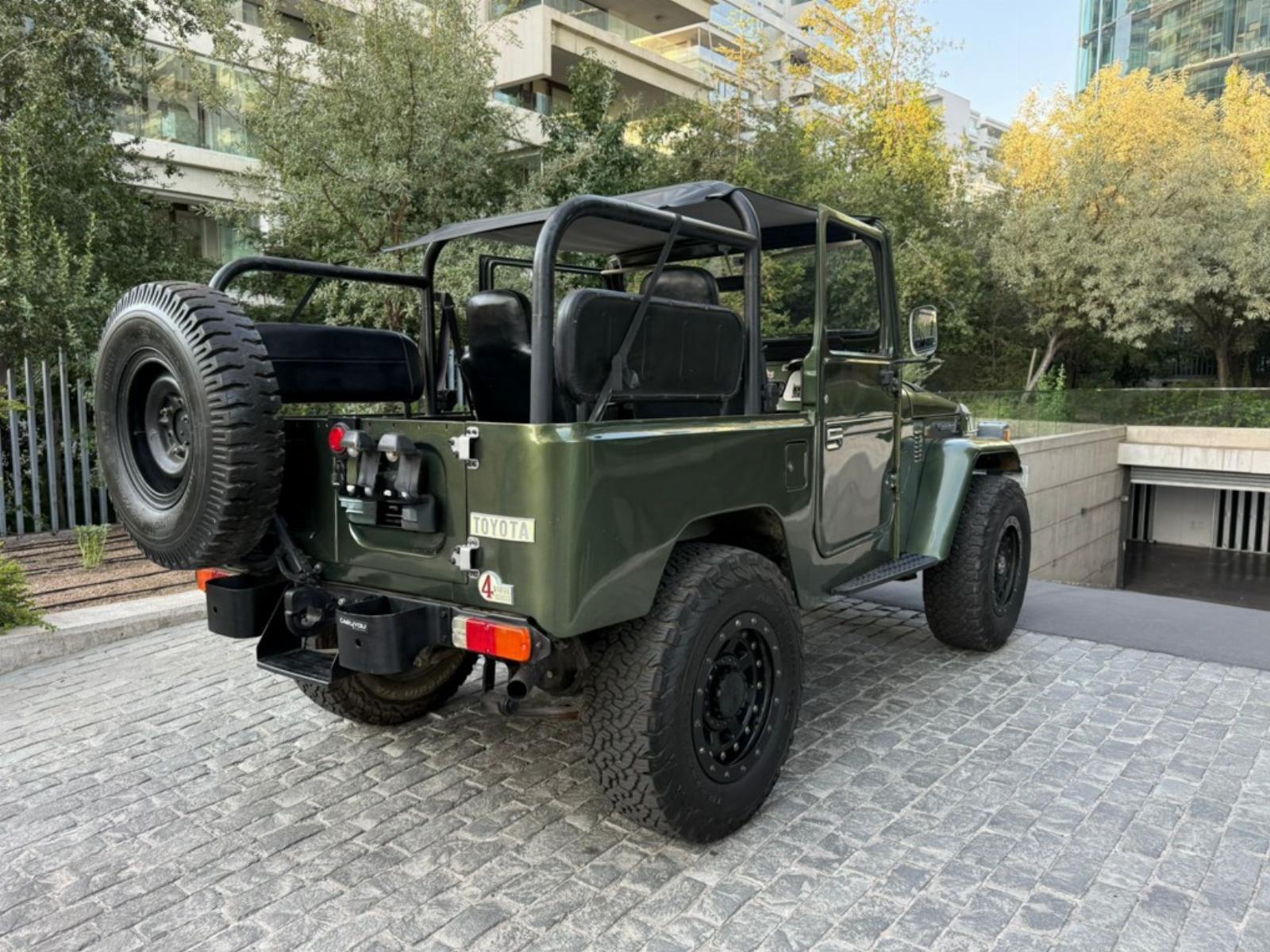 TOYOTA LAND CRUISER FJ40 4X4 AÑO 1981 - Imagen 6 de 10