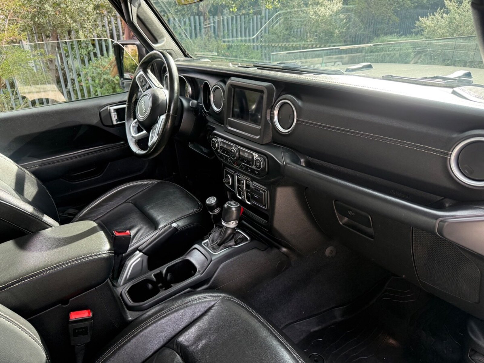 JEEP WRANGLER SAHARA 2019 - Imagen 4 de 10