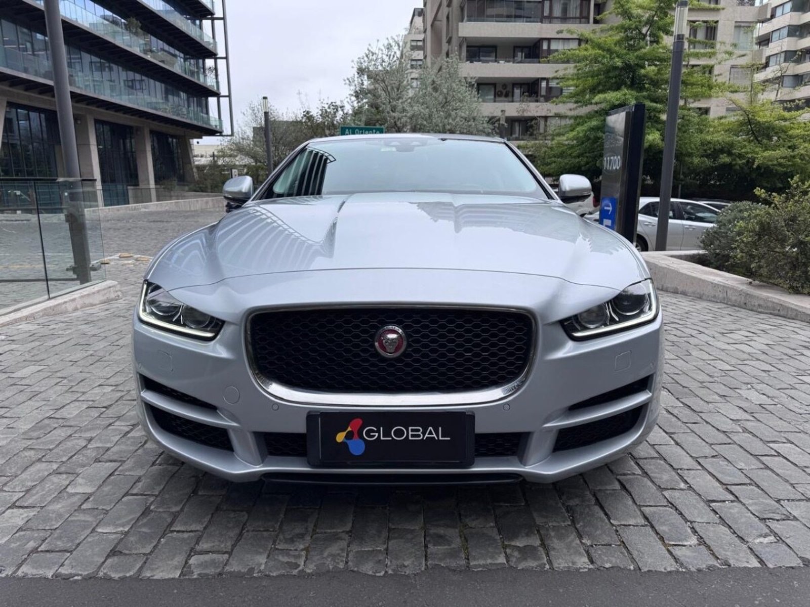 Jaguar XE PRESTIGE 2019 - Foto 2 de 10
