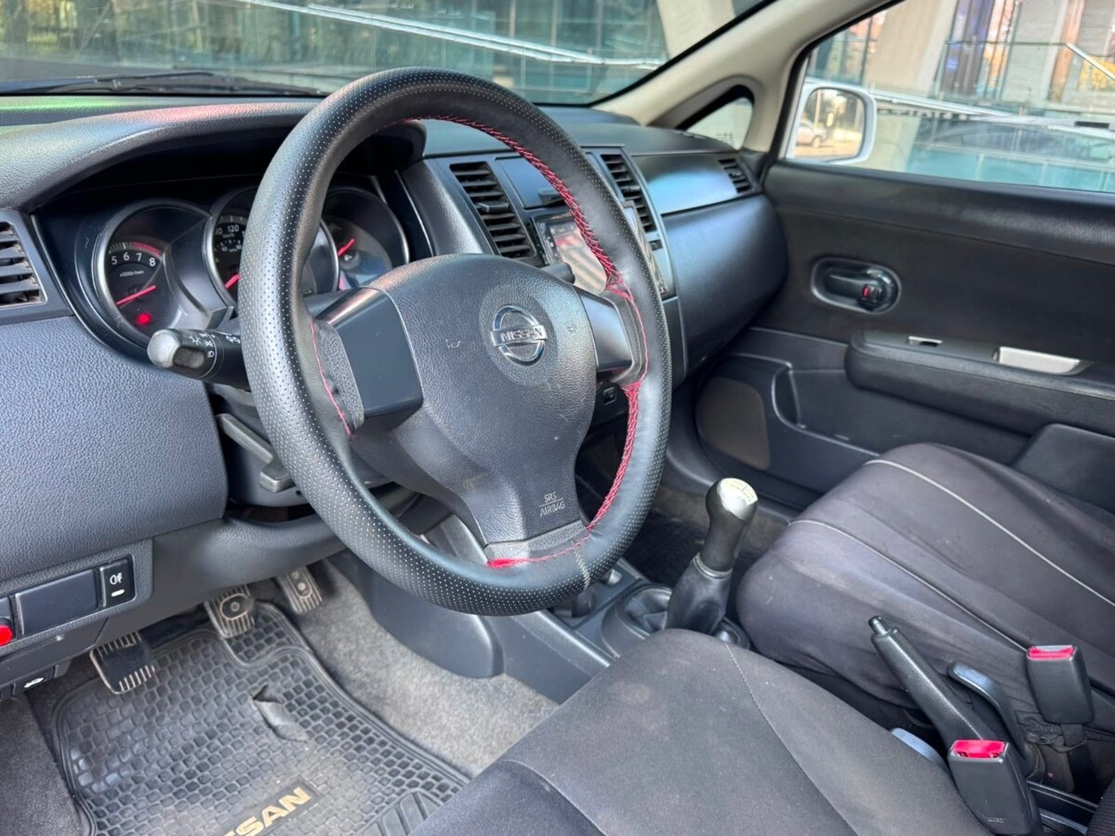 NISSAN TIIDA Sedan 2012 - Imagen 7 de 10