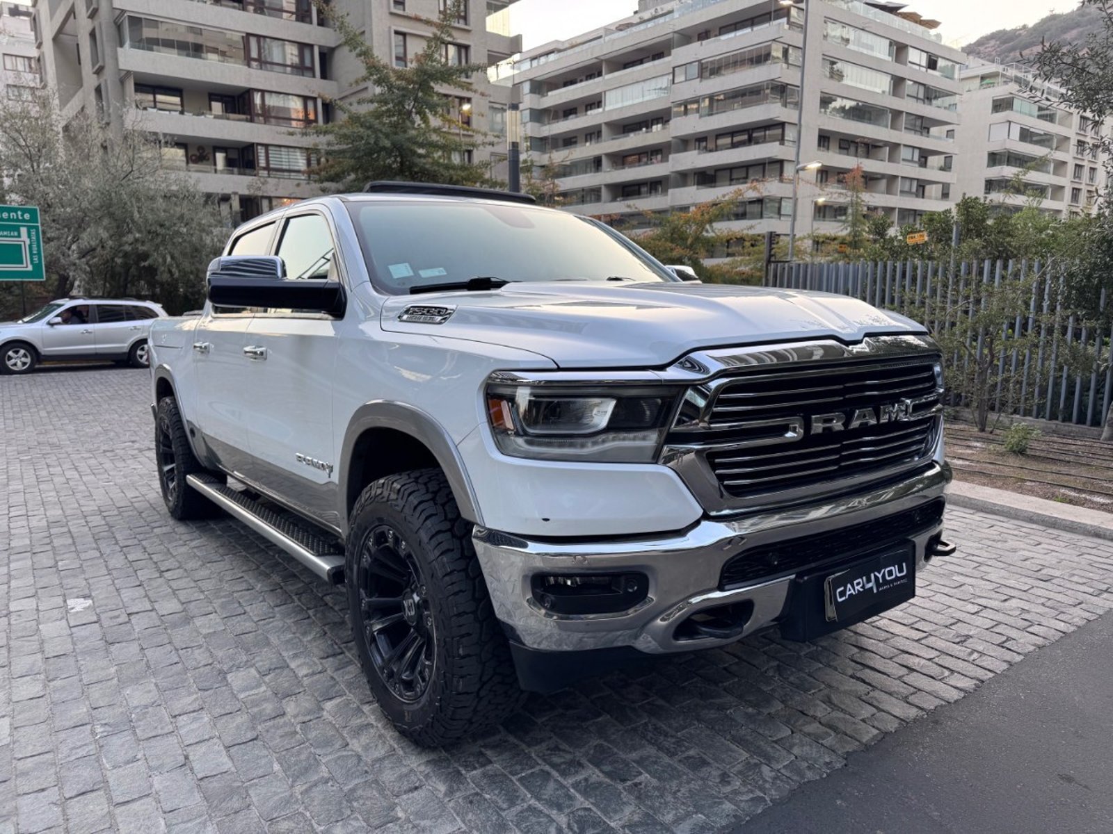 RAM 1500 LARAMIE 4X4. 2020 - Imagen 3 de 9