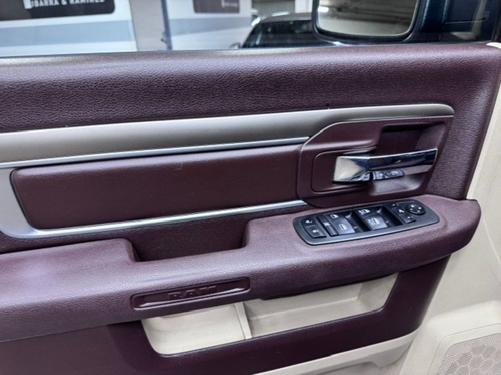 Dodge RAM 1500 SLT 4X4 3.600 2015 - Imagen 4 de 5