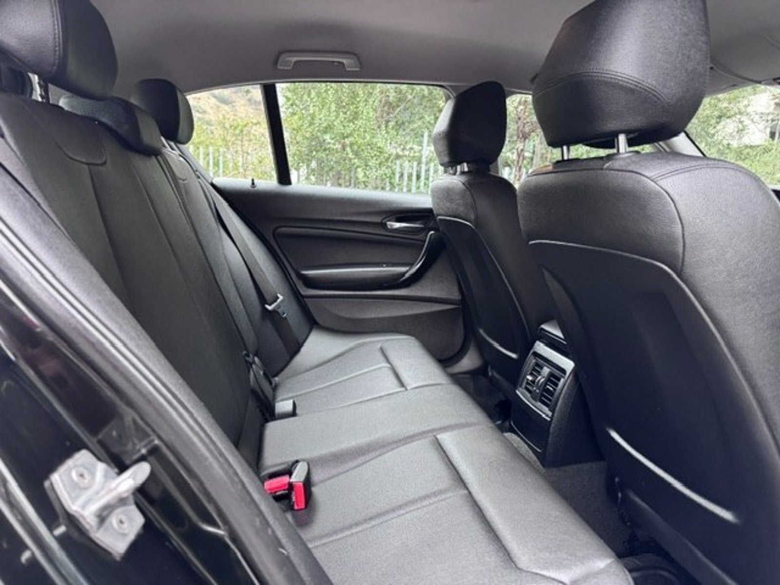 BMW 118 MILLENNIAL 1.5CC 2019 - Imagen 7 de 10
