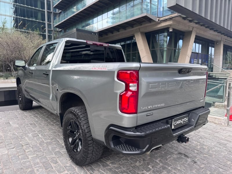 Chevrolet SILVERADO 5.3 LT TRAIL BOSS Z71 4X4 AT 4P. 2023 - Imagen 5 de 10