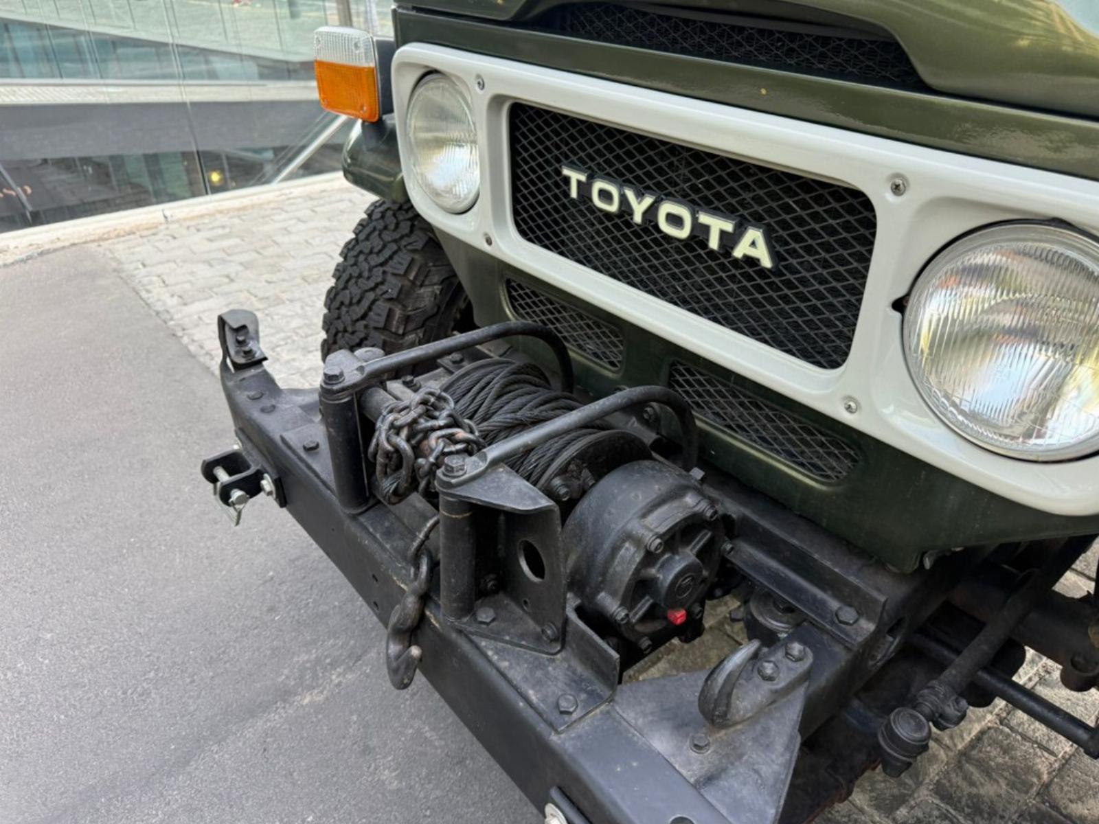 TOYOTA LAND CRUISER FJ40 4X4 AÑO 1981 - Imagen 8 de 10