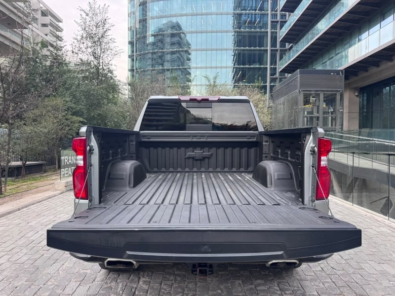 Chevrolet SILVERADO 5.3 LT TRAIL BOSS Z71 4X4 AT 4P. 2023 - Imagen 7 de 10