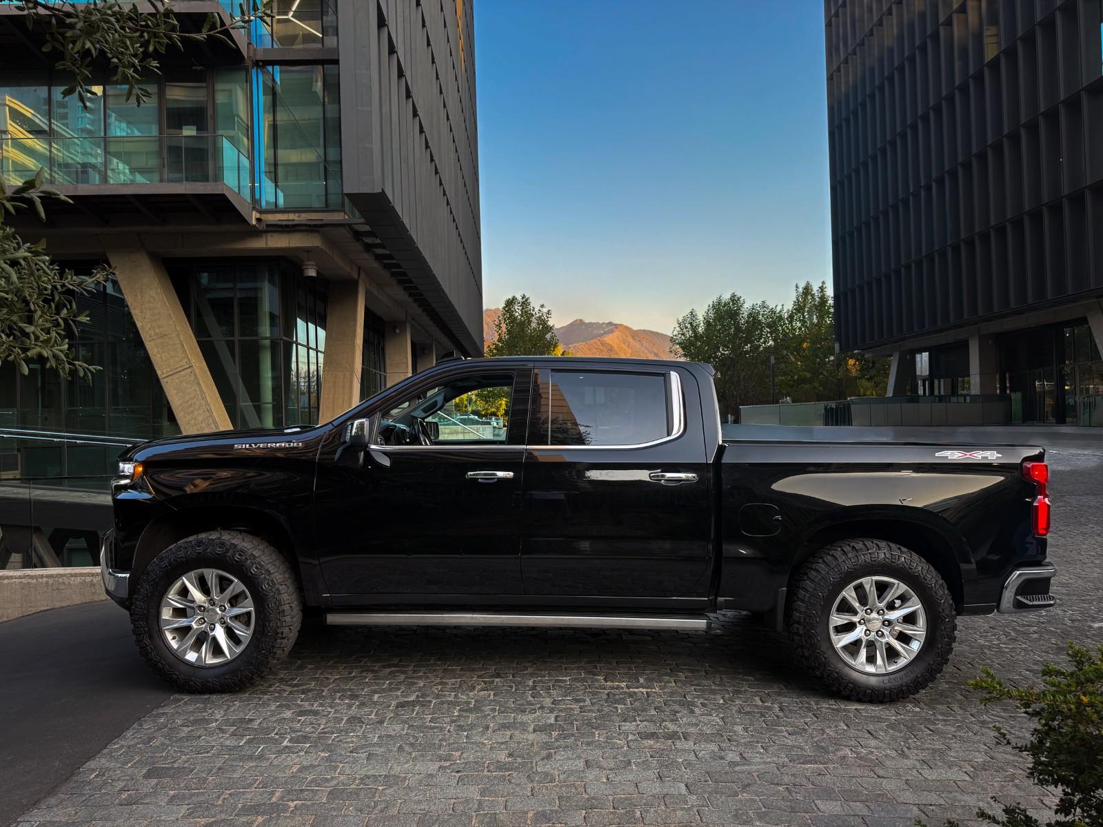 CHEVROLET SILVERADO LTZ DC 4WD 5.3 2022 - Imagen 8 de 10