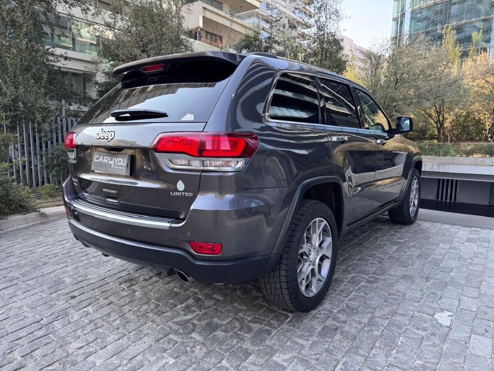 Jeep GRAND CHEROKEE LIMITED 2022 - Foto 4 de 10
