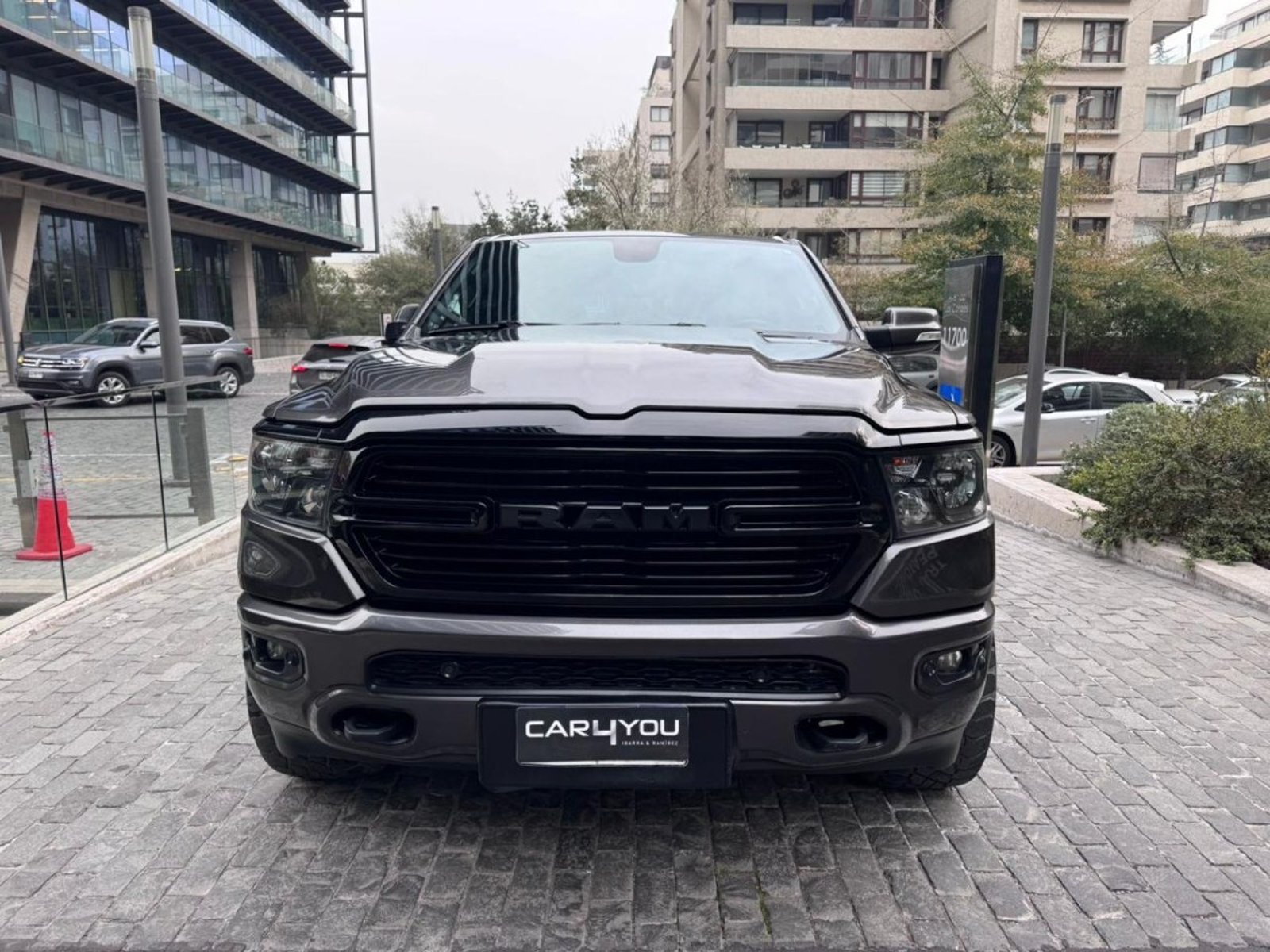 RAM 1500 BIG HORN CREW CAB 4X4 3.6 AUT 2021 - Foto 3 de 10