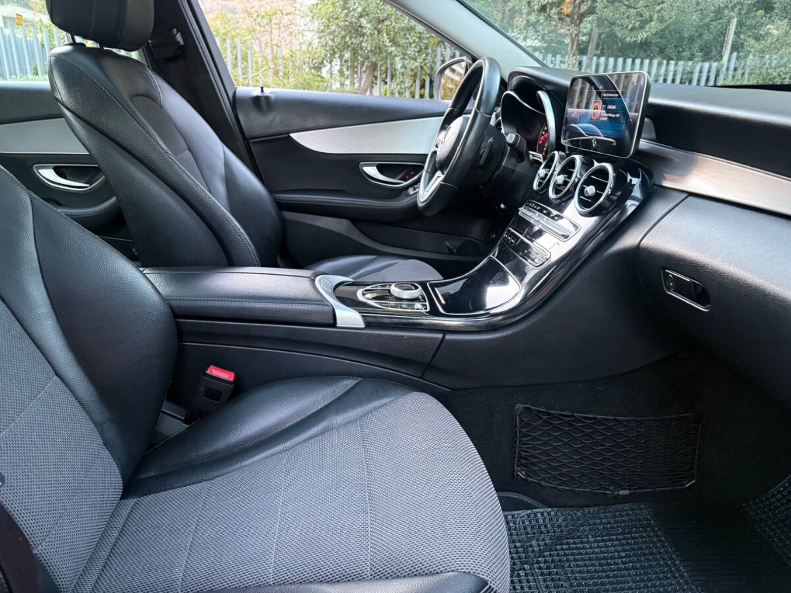 MERCEDES-BENZ C180 unico dueño 2019 - Imagen 9 de 10