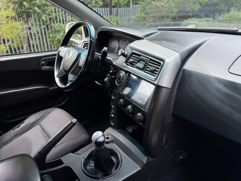 SsangYong ACTYON SPORTS DIESEL 2018 - Imagen 7 de 10