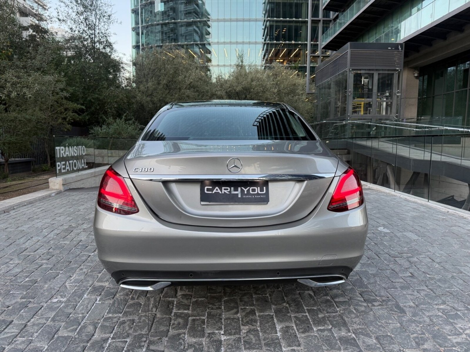 MERCEDES-BENZ C180 unico dueño 2019 - Imagen 5 de 10