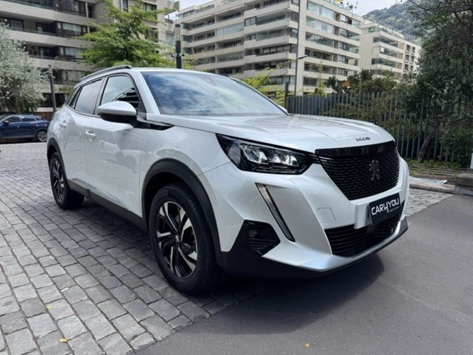 Peugeot 2008 DIESEL - ALLURE - AUT 2021 - Foto 3 de 10