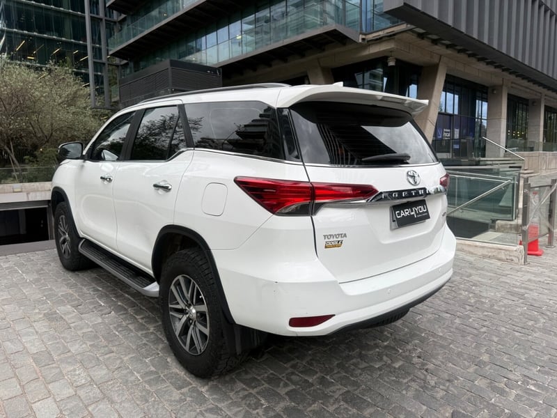 Toyota FORTUNER SRX 4X4 2019 - Imagen 4 de 10