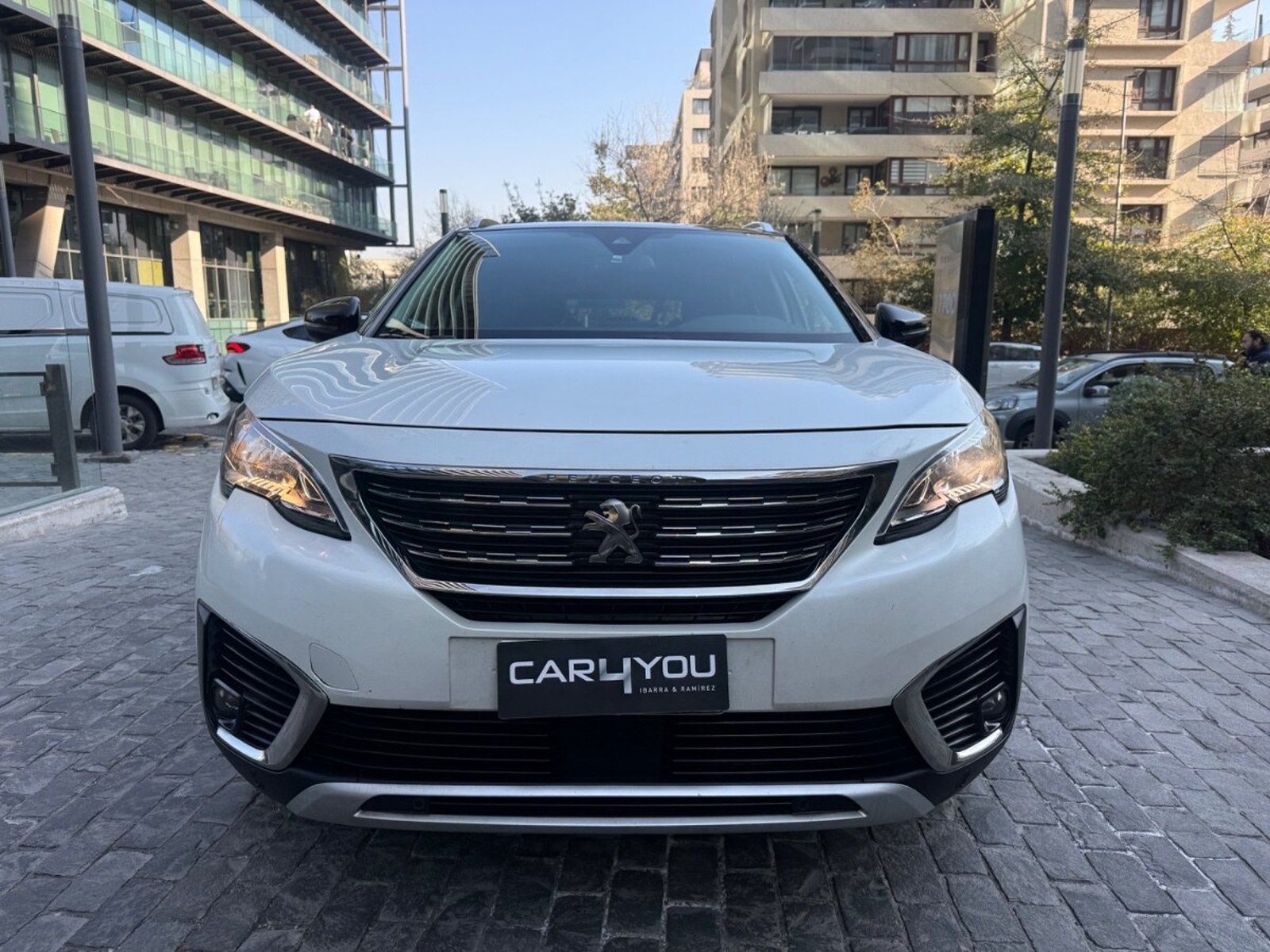 Peugeot 5008 BLUE HDI 1.5 2019 - Foto 2 de 10