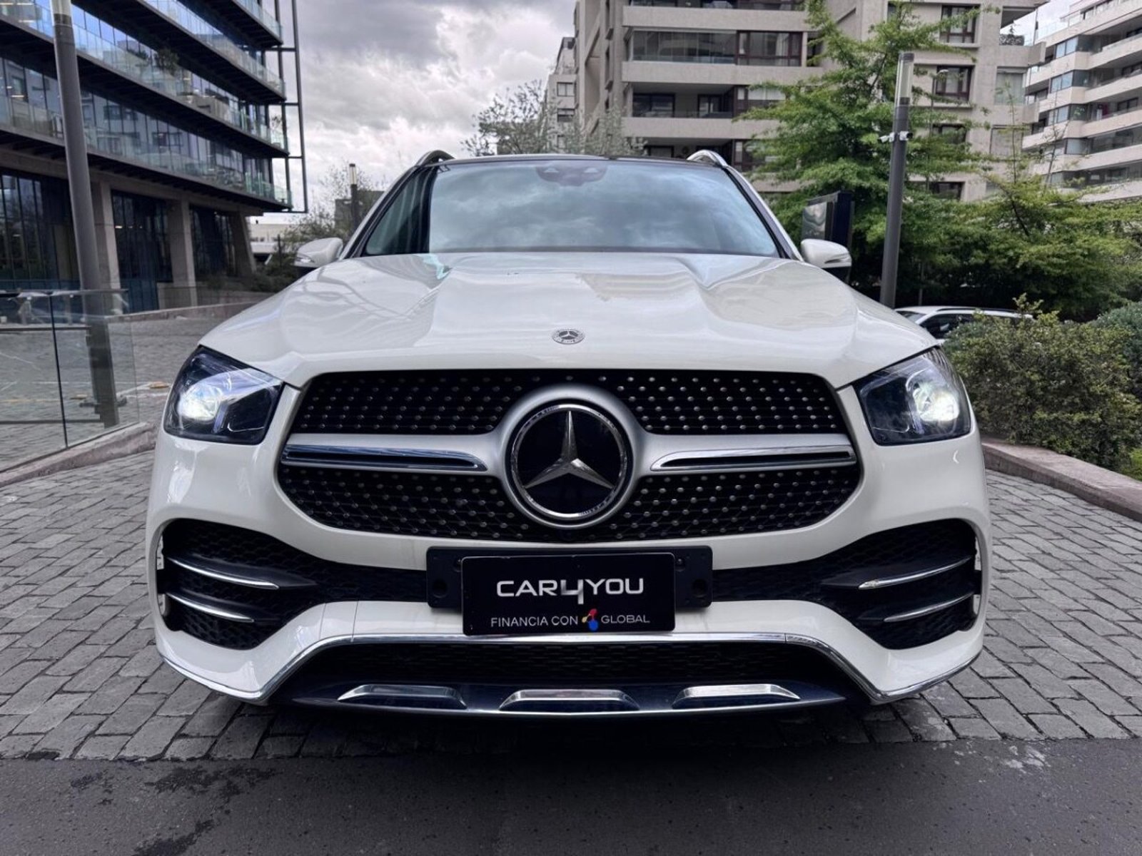 Mercedes-Benz GLE 400 LOOK AMG - DIESEL 2023 - Foto 2 de 7