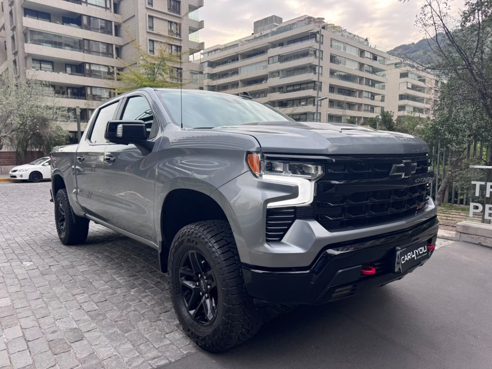 Chevrolet SILVERADO 5.3 LT TRAIL BOSS Z71 4X4 AT 4P. 2023 - Foto 2 de 10