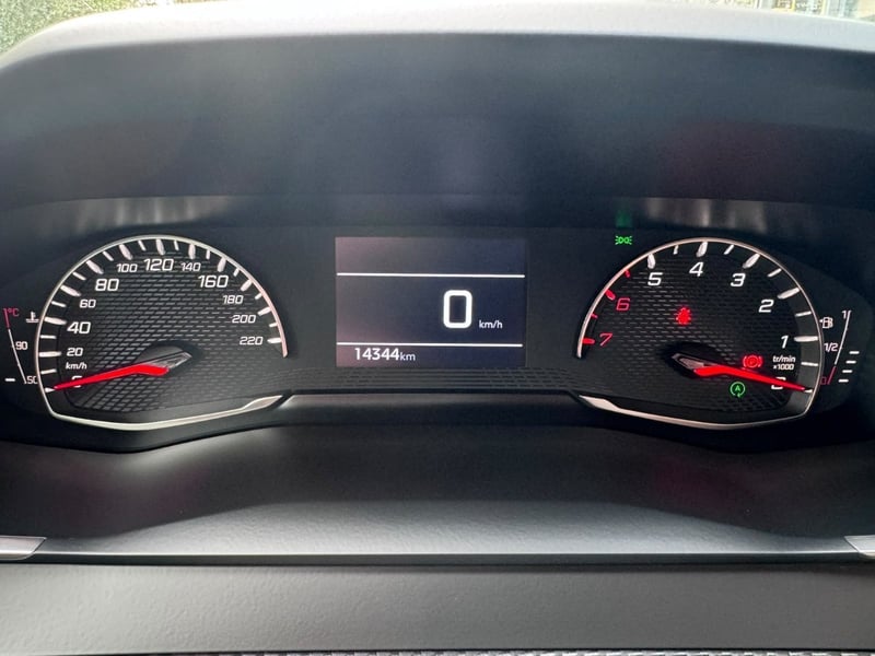 Peugeot 2008 ACTIVE 130 1.2 2025 - Imagen 8 de 10