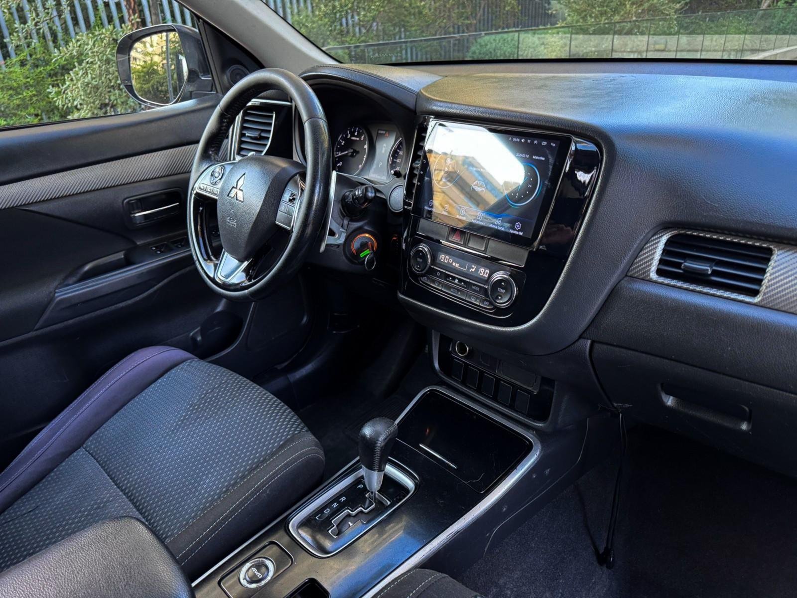 MITSUBISHI OUTLANDER 2.4 2018 - Imagen 9 de 10