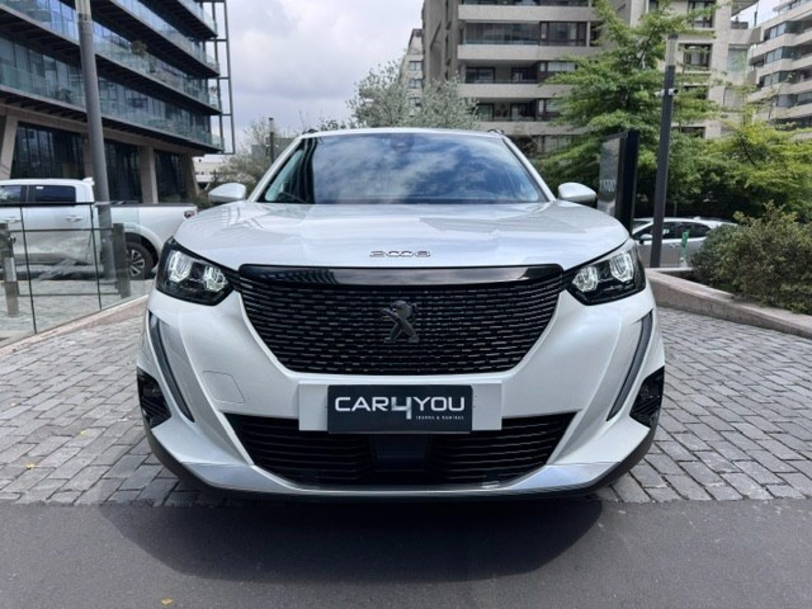 Peugeot 2008 DIESEL - ALLURE - AUT 2021 - Foto 2 de 10