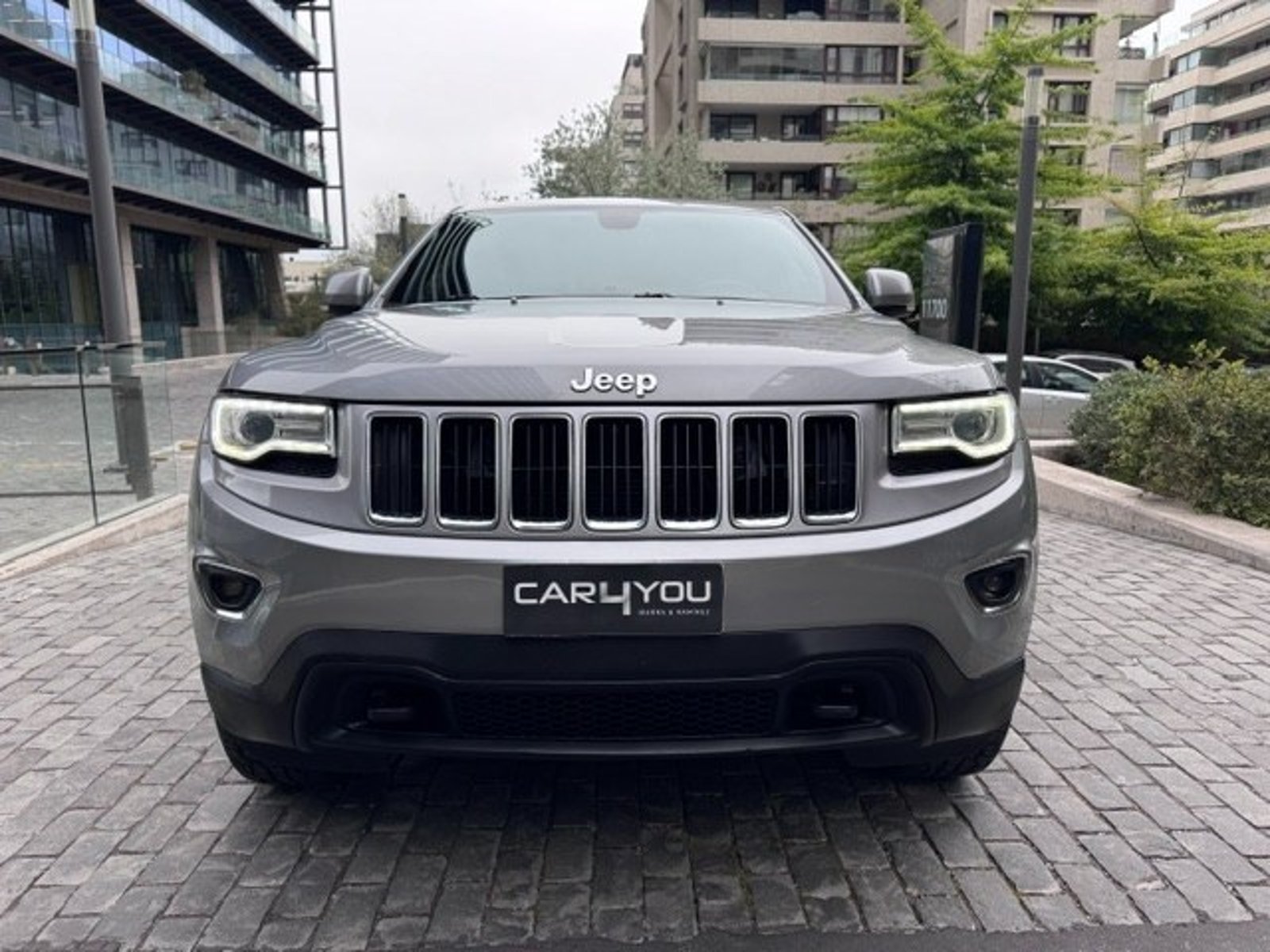 Jeep GRAND CHEROKEE LAREDO 4X4 2014 - Foto 2 de 10