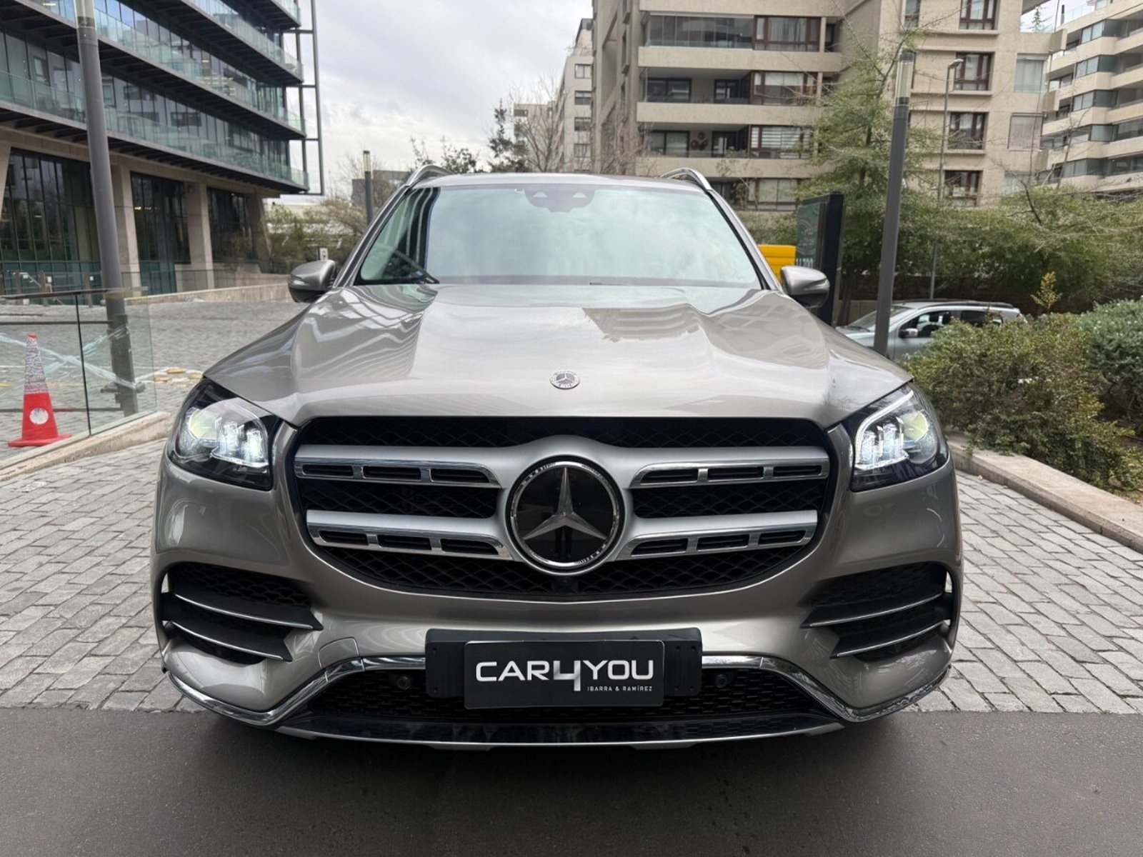 Mercedes-Benz GLS 400D LOOK AMG 2023 - Foto 2 de 10