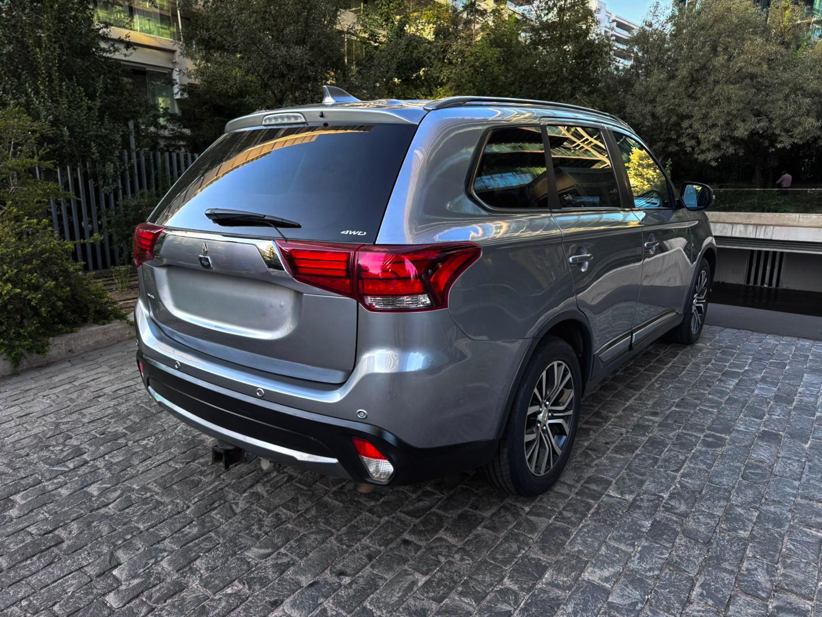 MITSUBISHI OUTLANDER 2.4 2018 - Imagen 6 de 10