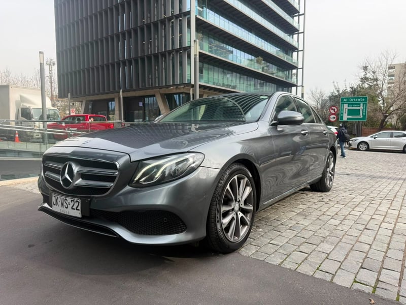 Mercedes-Benz E200 1 DUEÑO 2017