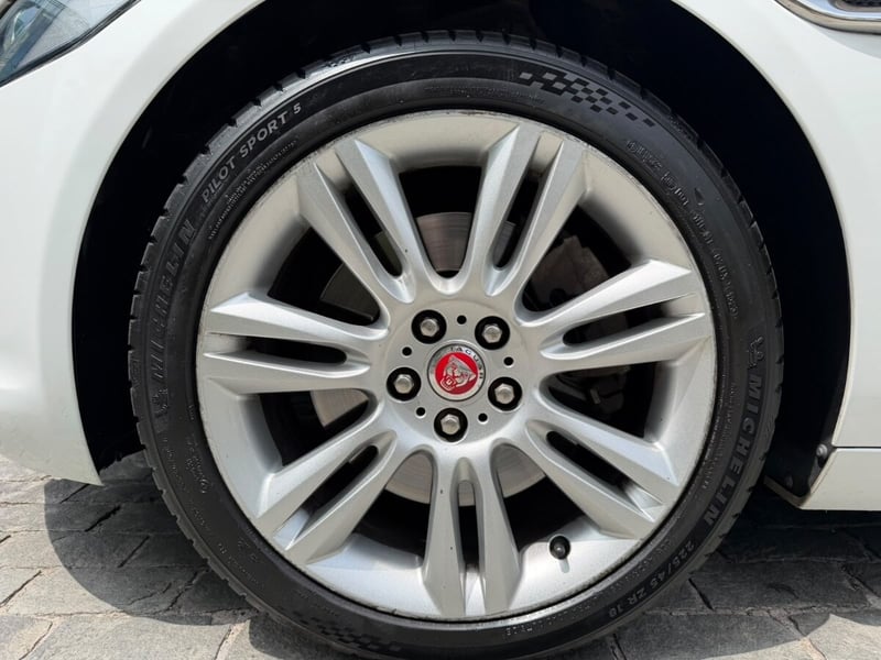 Jaguar XE PRESTIGE 2019 - Imagen 7 de 10