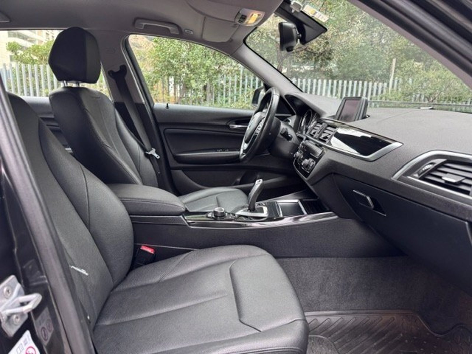 BMW 118 MILLENNIAL 1.5CC 2019 - Imagen 9 de 10