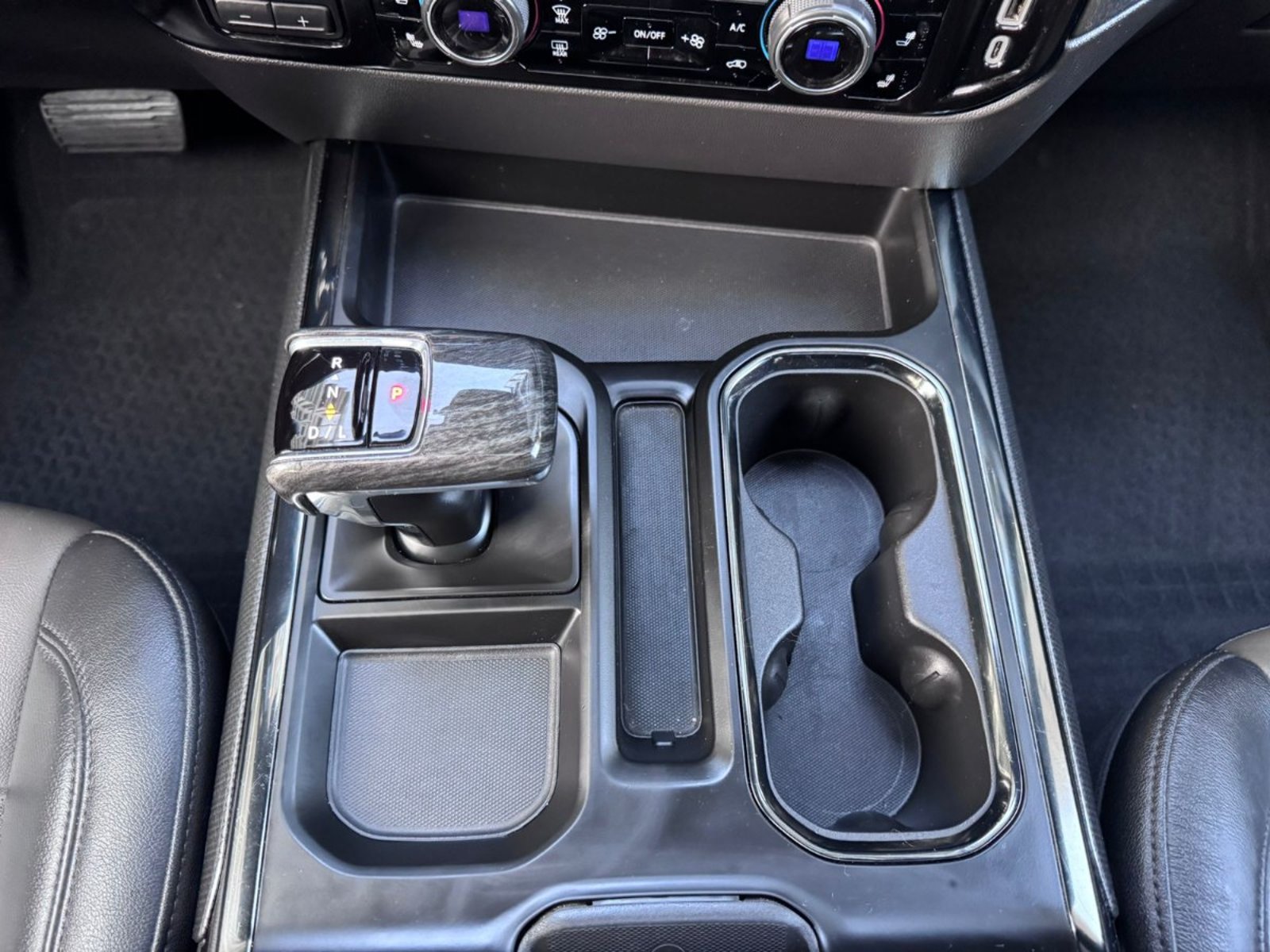 CHEVROLET SILVERADO 6.3 ZR2 Auto DC 4WD 2024 - Imagen 7 de 8